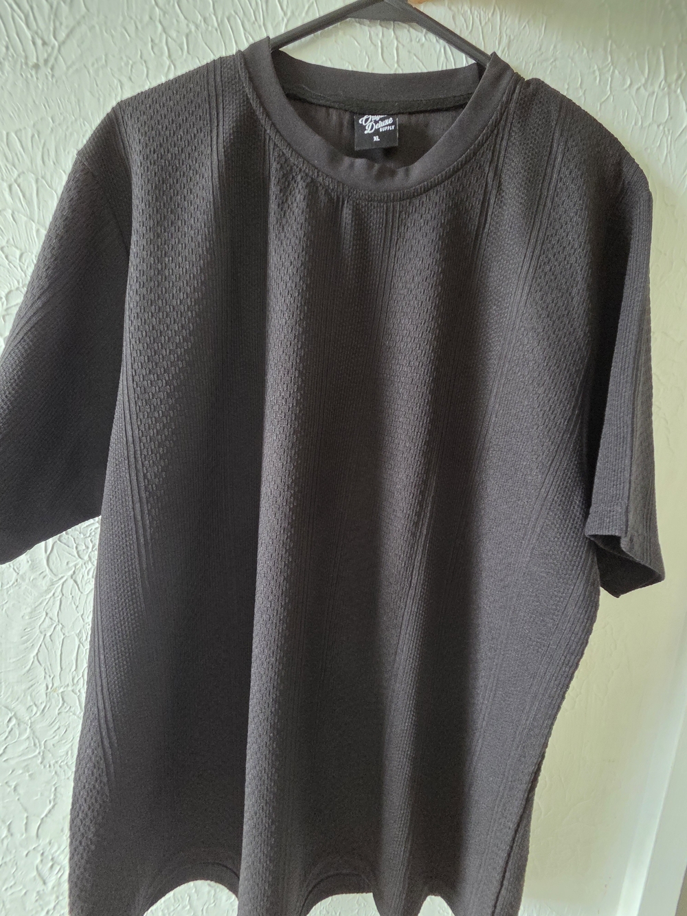 Men's Black Textured Short-Sleeve Crewneck Shirt